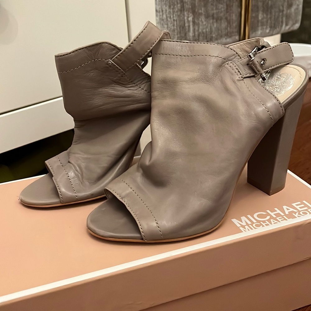 Vince Camino Heels in grey